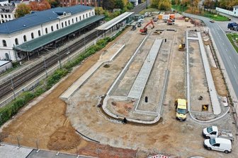 Parkplatz am Bahnhof in Crimmitschau bekommt doch E-Ladestation -