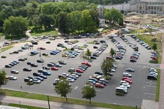Parkplatz an der Chemnitzer Johanniskirche ab Montag dicht: Wohin mit dem Auto? - Blick auf den Parkplatz an der Johanniskirche: Die Stellflächen fallen ab Montag weg.