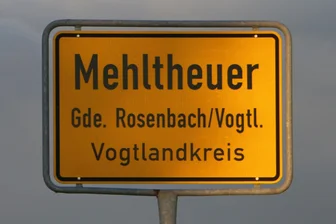 Parkplatz der Gemeindeverwaltung Rosenbach gesperrt - In Mehltheuer ist der Sitz der Gemeindeverwaltung Rosenbach. Foto: Simone Zeh