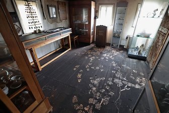 Parkschänke in Wildfenfels bleibt wohl ein Jahr lang geschlossen - Eine dicke Rußschicht hat sich auf alle Exponate im historischen Fachwerkhaus gelegt. 