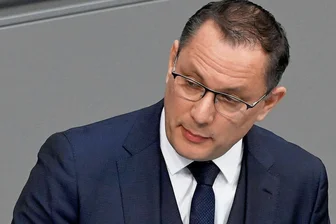 Parteichef Chrupalla gerät in AfD unter Druck - Die Kritik von AfD-Chef Tino Chrupalla am russischen Krieg war eher verhalten. 