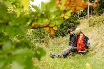 Partnersuche in Wanderschuhen: „Singlewandern“ mit der Volkshochschule Mittelsachsen - Zum „Singlewandern“ im Herbst lädt die Volkshochschule Mittelsachsen ein.