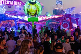 Party-Hochburg Annaberger Kät: Wo nach dem Volksfest weitergefeiert werden kann - Die Annaberger Kät ist auch bekannt für ausgelassene Party-Stimmung bis in die späten Abendstunden.