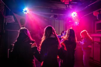 Party in der „Szene Rochlitz“: Frauen legen auf, stellen aus und feiern ab - Die Party in der „Szene Rochlitz“.