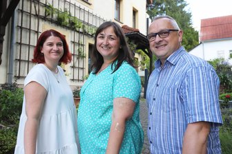 Party, Pferde, Schlager-Pop: In Halsbach wird das zehnte Sommerfest gefeiert - Die Drei vom Halsbacher Sommerfest: Oedette Lamkhizni, Kati Kluge und Udo Klemm (von links).