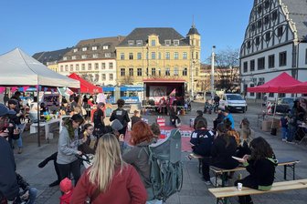 Party und Protest: Zwickau startet auf Hauptmarkt ins Frauentags-Wochenende - Party und Protest verbindet der Soli-Rave auf dem Zwickauer Hauptmarkt.