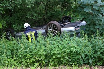 Passat überschlägt sich auf S 223 bei Waldkirchen - Ein Passat hat sich auf der S 223 bei Waldkirchen überschlagen. 