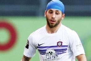 Pasta kochen und Grätschen setzen - Am Dienstagabend in Mainz lief Calogero Rizzuto mit Verband auf, nachdem er sich gegen Cottbus eine Wunde am Kopf zuzog.