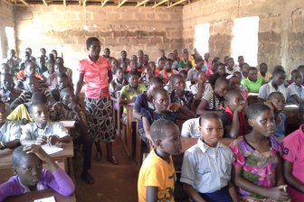 Pastor aus Nigeria spricht in Bad Elster - Eine Schulklasse im Camp von Pastor Solomon A. Folorunsho in Nigeria.