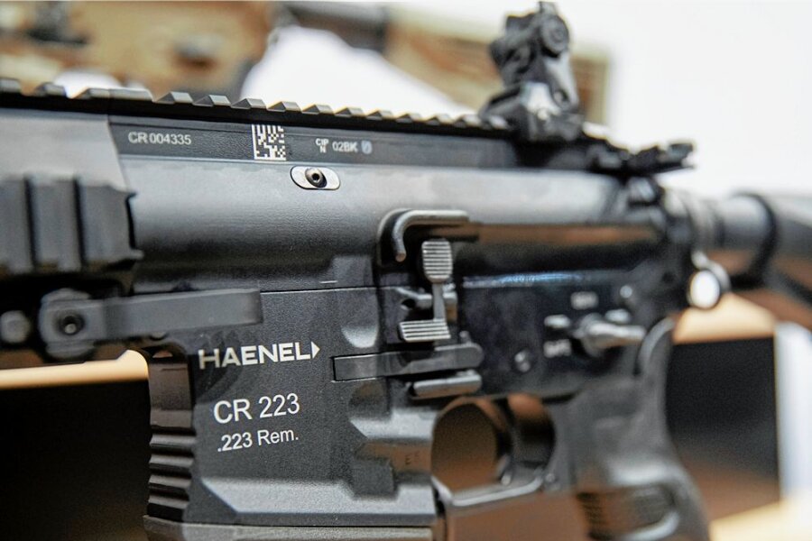 Patentstreit um Waffen: Sachsens Polizei soll Sturmgewehre zurückgeben - Gewehr CR 223. 