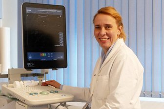 „Patienten leben nachweislich länger“: Chefärztin Tischendorf erklärt das neue Darmkrebszentrum am Erzgebirgsklinikum Zschopau - Chefärztin am Erzgebirgsklinikum in Zschopau: Dr. Kristin Tischendorf.