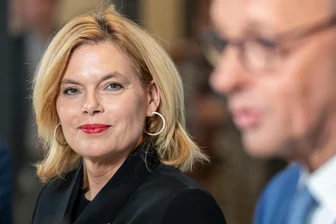 Patriarchales Unverständnis - Die CDU-Politikerin Julia Klöckner soll nach dem Willen ihrer Partei neue Bundestagspräsidentin werden. Doch den Frauen in der CDU reichen solche Gesten nicht.