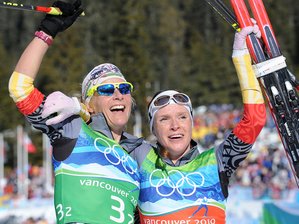 Paukenschlag: Deutsche Damen sprinten zu Gold - Goldenes Duo: Evi Sachenbacher-Stehle (l.) und Claudia Nystad