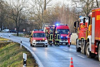 Paukenschlag in Glauchau: Feuerwehr bekommt neuen Chef - Im Frühjahr 2022 hatte es die Glauchauer Feuerwehr häufig mit Bränden in Industriebrachen, wie hier an der Lungwitztalstraße, zu tun.