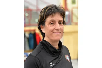 Paukenschlag von Manuela Hammer: Veilchen jubelt zweimal wie noch nie - Zählt noch lange nicht zum „alten Eisen“: Leichtathletin Manuela Hammer vom FC Erzgebirge Aue hat bei der deutschen Meisterschaft der Senioren zweimal Silber gewonnen.