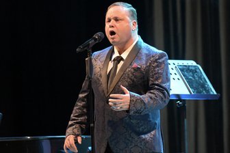 Paul Potts singt in Zwickau vor halbleerem Saal - Paul Potts bot in Zwickau einen Mix aus klassischer und moderner Musik.