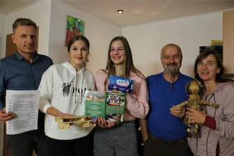 Pausaer Schule will als erste sächsische Bildungseinrichtung Partnerschaft mit Schule in Uganda eingehen - Gert Dreyhaupt, Liska Dreyhaupt, Christine Rudek sowie Michael und Anett Rischer (von links) freuen sich, wenn es los geht nach Uganda.