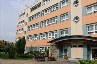 Pausaer Schule will Brandschutzmängel beseitigen - Die Oberschule Pausa wurde 1983 errichtet. Nicht nur die Brandschutztechnik muss erneuert werden.