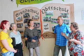 Pausaer Schuljubiläum wird groß gefeiert - Freuen sich auf das Schuljubiläum in Pausa: Janine Kluge, Franziska Straubel, Daniela Ansorge-Hertel, Mario Heinze und Uta Scheufler (von links).
