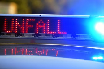 Pech auf der B 173 bei Lichtenstein: Erst platzt ein Reifen, dann gibt es einen Auffahrunfall - Nach dem Unfall auf der B 173 beziffert die Polizei den Sachschaden auf 17.000 Euro.