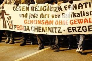 Pegida-Redner kritisieren SPD-Chef Gabriel -