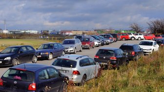 Pendeln, parken, ärgern - 
              <p class="artikelinhalt">Täglich bietet sich an der alten Straße nach Niederwürschnitz nahe der Anschlussstelle Stollberg West der A 72 das gleiche Bild. </p>
            