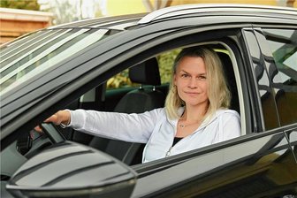 Pendler: Womit Firmen zwischen Rochlitz und Freiberg bei ihnen punkten können - Ines Katzer aus Erlau pendelt zur Arbeit nach Chemnitz. 