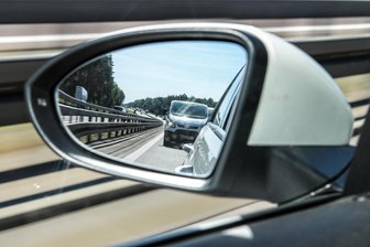 Penig: Dem Ärger auf der Autobahn folgt die Bedrohung mit einer Machete - Erst kam es auf der Autobahn 72 zwischen einer Frau und einem Mann zu Nötigungen, anschließend in Penig zu einem handfesten Streit.