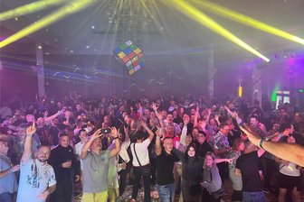 Penig feiert die 80er und 90er: Zweite Auflage übertrifft Erwartungen - Im Schützenhaus Penig feierten hunderte Tanzwütige die 80er- und 90er-Jahre-Party - an einem Abend.