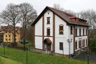 Penig will Jugendclub schon Anfang 2025 eröffnen: „Dann haben wir endlich einen Treffpunkt“ - Im Peniger Waldhaus, früher mal Jugendclub, sprechen am 27. Dezember Jugendliche über ihre Wünsche für einen neuen Jugendclub. Dieser könnte in der früheren Pension in der Bahnhofstraße entstehen.