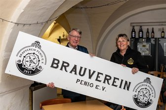Peniger Bier wird in Chemnitz gebraut: Wie der Brauverein das ändern will - Die Brauerei Penig soll wieder mit Leben erfüllt werden. Vereinschefin Carolin Schneider-Delau und ihr Stellvertreter Thomas Eulenberger wollen gemeinsam mit den Mitgliedern des Vereins eine Brauanlage einbauen.
