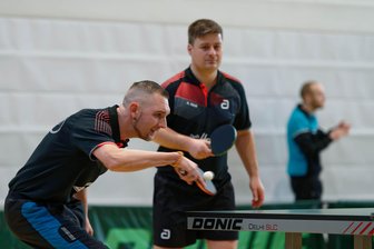 Peniger Tischtennisspieler laufen in den kalten Wintermonaten heiß - Die Peniger gewannen alle ihre drei Auftaktdoppel, hier das Duo mit André Wolf und Manuel Funke (l.).