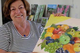 Pensionierte Lehrerin zeigt Kunst in ihrer alten Heimat - Ursula Peters zeigt in ihrer einstigen Heimatstadt ihre Hobbykunst. Zu sehen sind Acrylbilder, Collagen und Kohlezeichnungen. 