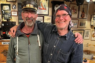 Per Anhalter durch Patagonien: Weltenbummler berichtet von außergewöhnlicher Reise in Lunzenau - Matthias Lehmann trug passend zum Vortrag eine Eisenbahner-Mütze aus Ecuador. Auch durch dieses Land ist Holger Guse gereist.