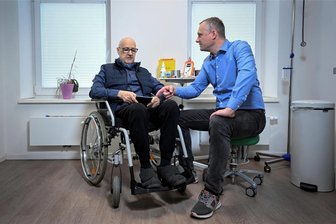 Per Stimmanalyse ein krankes Herz erkennen: Wie digitale Arzthelfer Leben verlängern - Herzpatient Hans-Peter Esser und sein Hausarzt Dr. Martin Deile aus Dresden.