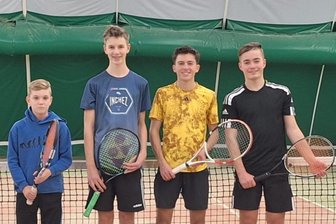Perfekter Saisonauftakt für Olbernhauer Tennis-Jugend - Sind mit einem Sieg in die Hallensaison gestartet: Olbernhaus U-18-Spieler Ben Sauermann, Ansgar Schulze, Felix Göhlert und Fritz Wunderlich (von links).