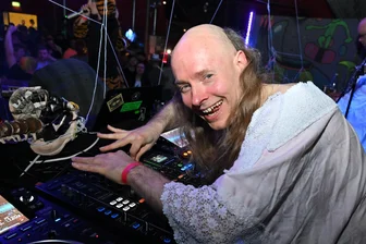 Performance-Kollektiv HGich.T in Zwickau: DJ Hundefriedhof und der ganz normale Trash-Wahnsinn - HGich.T sind in Zwickau aufgetreten – im Bild DJ Hundefriedhof.