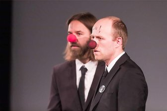 Performance über die Lust am Gehorchen in Reichenbach - Eine Performance, in die sie einbezogen werden, erleben die Besucher des Neuberinhauses am Sonntag.