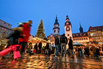 Perlen im Glühweinmeer - der Weihnachtsmarkt Chemnitz bietet auch Spezialitäten - Der Chemnitzer Weihnachtsmarkt ist anziehend. Das Besondere aber muss man suchen.