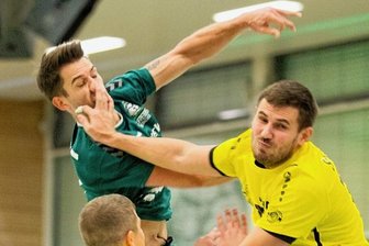 Personallage bleibt schwierig - Nächsten Rückschlag verhindern: Die HSG-Handballer um Felix Kempe (l.), hier gegen Bad Blankenburg, empfangen nach zwei schmerzhaften Niederlagen in Folge am Sonntag Spitzenreiter Köthen. 
