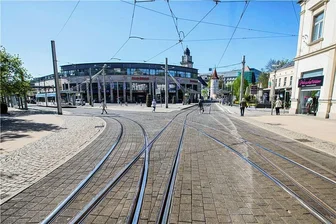 Personalnot führt zu weiteren Fahrtausfällen bei der Plauener Straßenbahn - Auf den Schienen des Plauener Straßenbahnnetzes werden auch am Freitag weniger Bahnen rollen. Grund: Es fehlen wegen Krankheit Fahrer.