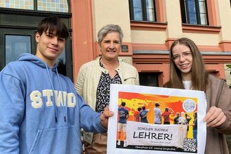 Personalnot: Lengenfelder Schüler suchen jetzt selbst nach Lehrern - Schülerrat-Vizechef Timo Schneider, Direktorin Anke Barth und Nadine Leistner, ebenfalls Schülerratsmitglied, wollen ihre Schule bestmöglich bewerben.