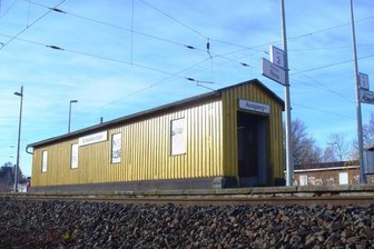 Personentunnel und Treppenhaus mit Farbe beschmiert - 