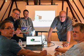 Perspektiva: Wird Oederan zur Foto-Stadt? - In der Volkskunstschule tagte die Jury: Rolf Büttner, Leiter Volkskunstschule, Fotograf Thomas Kruse, Künstlerin Katja Glänzel, Uwe Mann, Ressortleiter "Freie Presse", und Kathrin Reißmann, Art Direktorin (v. l). 