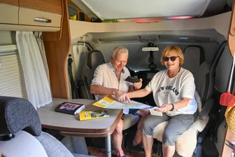 Pet und Thom mit dem Wohnmobil: Chemnitzer Rentner touren als Reise-Youtuber durch Europa - Thomas und Petra Schneider sind jedes Jahr mehrere Monate mit dem Wohnmobil auf Reisen.