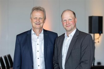 Peter Kobers Abschiedsgeschenk: Plauens Ex-Stadtwerke-Chef spendet an Nachwuchskünstler - Ex-Stadtwerke-Geschäftsführer Peter Kober (links) und sein Nachfolger Oliver Kalis.