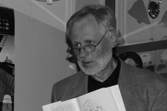 Peter Wolf verstorben: Er prägte das Kulturleben in Freiberg - Peter Wolf bei einem Lyriksalon im Jahr 2011.