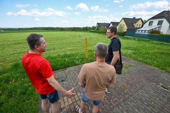 Petition abgelehnt: Neues Gewerbegebiet in Chemnitz wird weitergeplant - Die Anwohner Falk Hentzschel, Thomas Meißner und Sven Schreiber (von links) lehnen die Pläne ab, ihre Petition wurde aber abgelehnt.