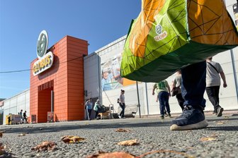 Petition für Erhalt von Globus in Chemnitz: Geschäftsleitung untersagt Unterschriftensammlung vor Ort - Im ersten Halbjahr 2025 will Globus seine Filiale im Neefepark aufgeben. Die Mitarbeiter sammeln Stimmen für einen Erhalt des Marktes.