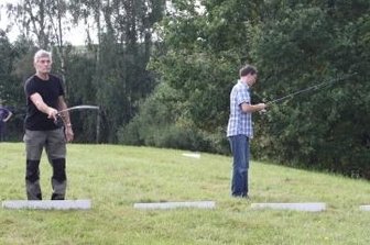 Petrijünger verschieben Sause - Angler beim Casting-Wettbewerb in Niederalbertsdorf.